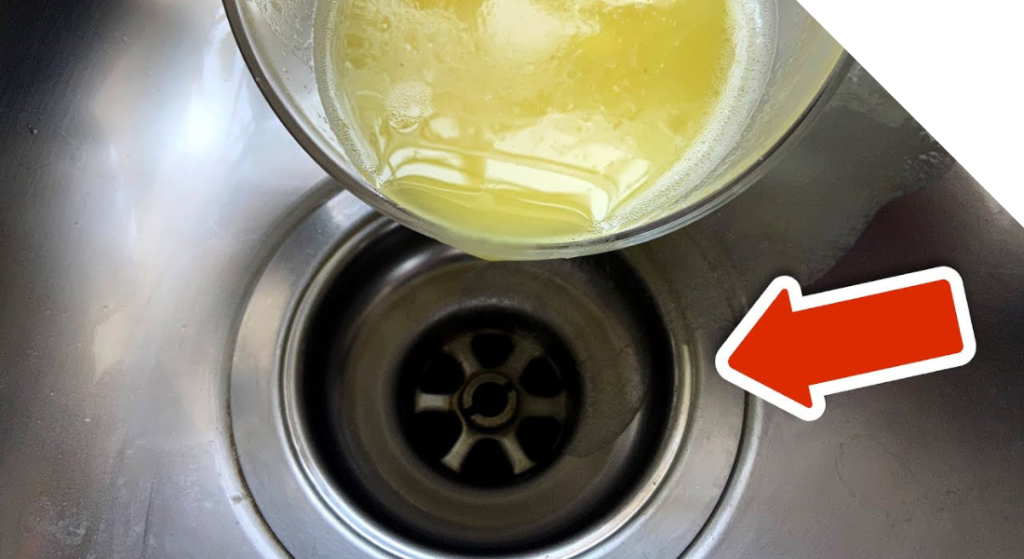 Zitronensaft und Natron für den Abfluss verwenden Haustipps