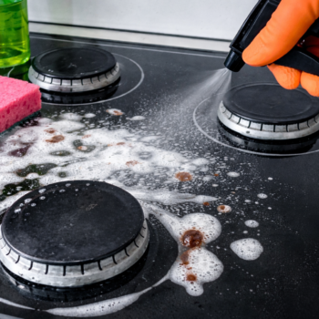 ✨ Fettfreie Kochfläche ohne Kratzer: Natürliche & sichere Methoden für jeden Herd