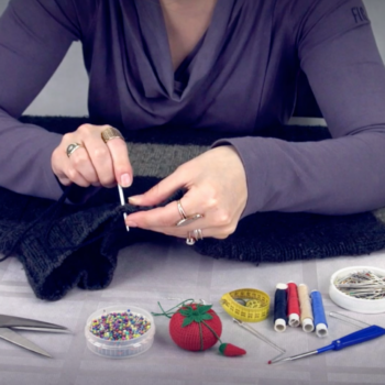 Alte Pullover upcyceln: 3 kreative DIY-Ideen für Hundebett, Accessoires & mehr