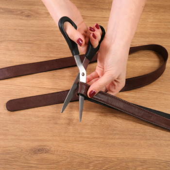 Alte Gürtel wiederverwenden: 7 kreative DIY-Ideen für Ordnung und stilvolle Einrichtung