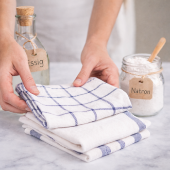 Geschirrtücher natürlich aufhellen: Bewährte Hausmittel ohne Chlor