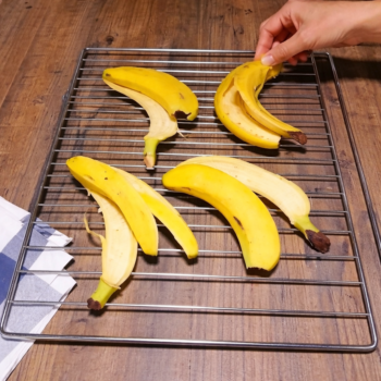 Bananenschalen im Ofen: Ein vergessenes Naturmittel mit erstaunlichen Anwendungen 🍌🔥
